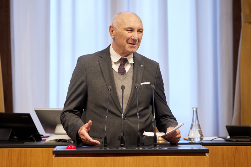 Am Redner:innenpult Bundesrat Manfred Mertel (SPÖ)