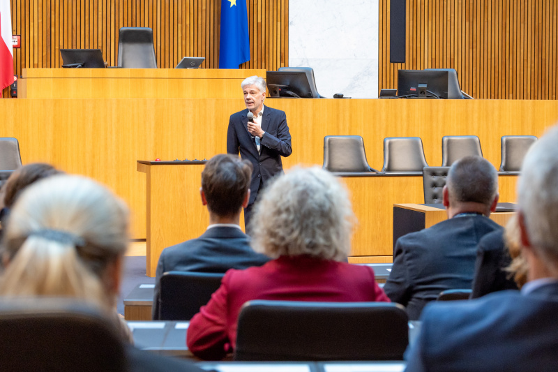 Begrüßungsworte von Parlamentsdirektor Harald Dossi