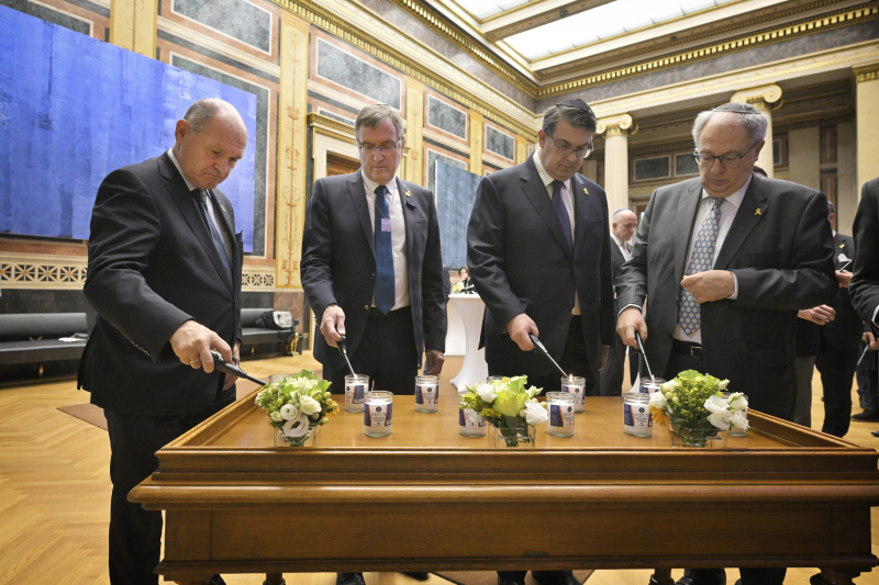 Von links: Nationalratspräsident Wolfgang Sobotka (ÖVP), Israelischer Botschafter in Österreich David Roet, Präsident der Israelitischen Kultusgemeinde Oskar Deutsch, Präsident des European Jewish Congress Ariel Muzicant