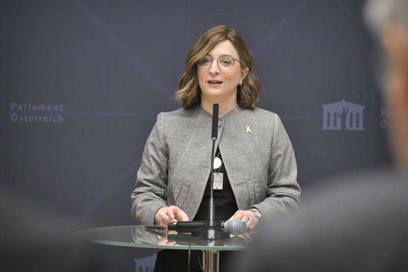 Moderation Rifka Junger