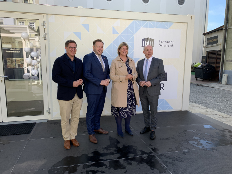 Von links: Bürgermeister von Wels Andreas Rabl, Präsident des Bundesrates Franz Ebner, Bezirkshauptfrau von Wels-Land Elisabeth Schwetz, Erste Landtagspräsident von Oberösterreich Max Hiegelsberger