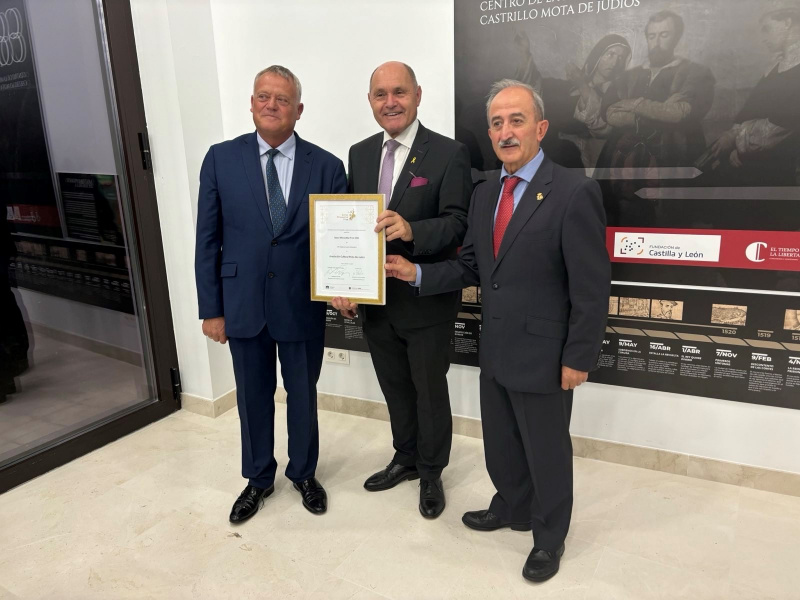 Zeremonielle Überreichung der Ehrenplakette Simon Wiesenthal an Nationalratspräsident Wolfgang Sobotka (ÖVP) (Mitte)