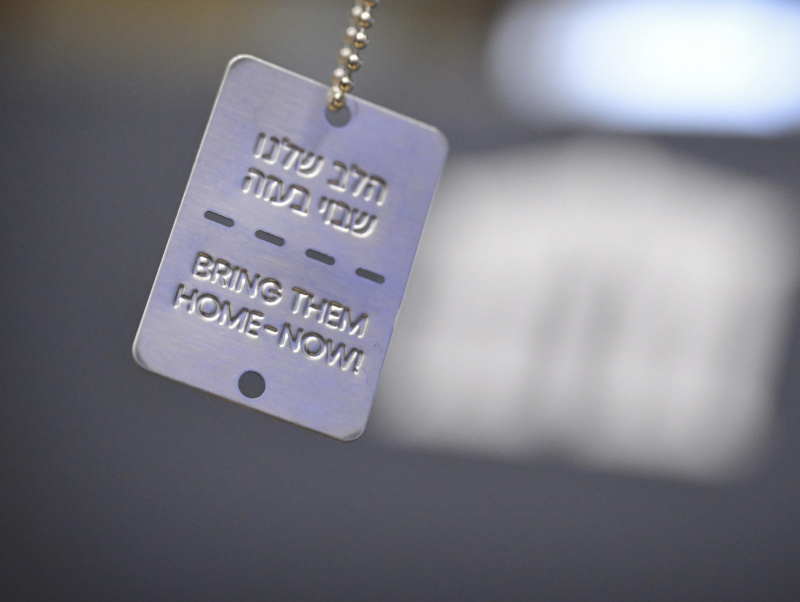 "Bring them home now" Anhänger