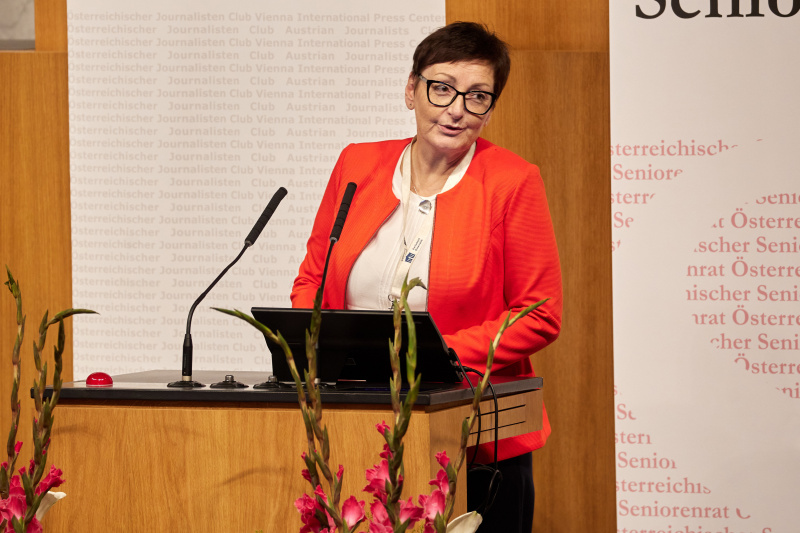 Kategorie 3 Gesellschaft. Gewinnerin Edith Simöl (DigiFit60+)