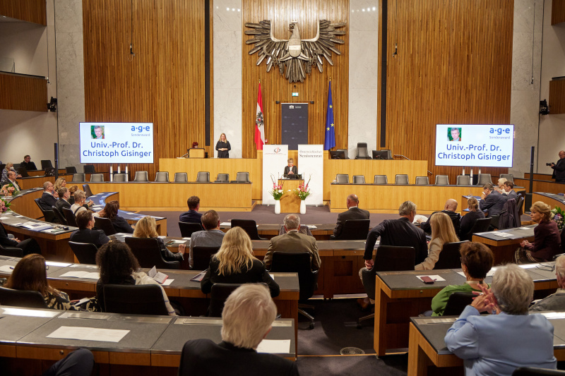 Vergabe eines Sonderawards an Christoph Gisinger. Laudatio Präsidentin des Österreichischen Seniorenrates Ingrid Korosec