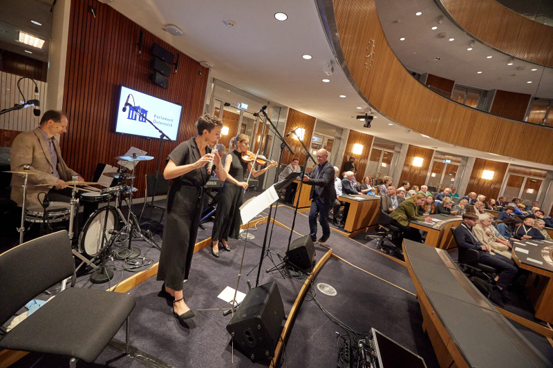 Musik. Little Big Family