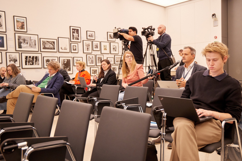 Fragen der Journalist:innen