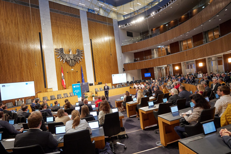 Moderation. Direktor des ÖWF Gernot Grömer