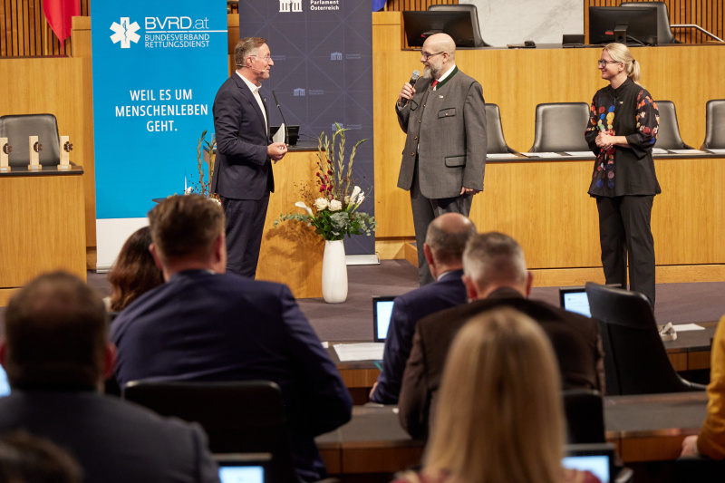 Eröffnungstalk. Von links: Direktor des ÖWF Gernot Grömer, Vizepräsident des Bundesverband Rettungsdienst Clemens Kaltenberger, Claudia Schwarz Vorstandsmitglied Bundesverband Rettungsdienst