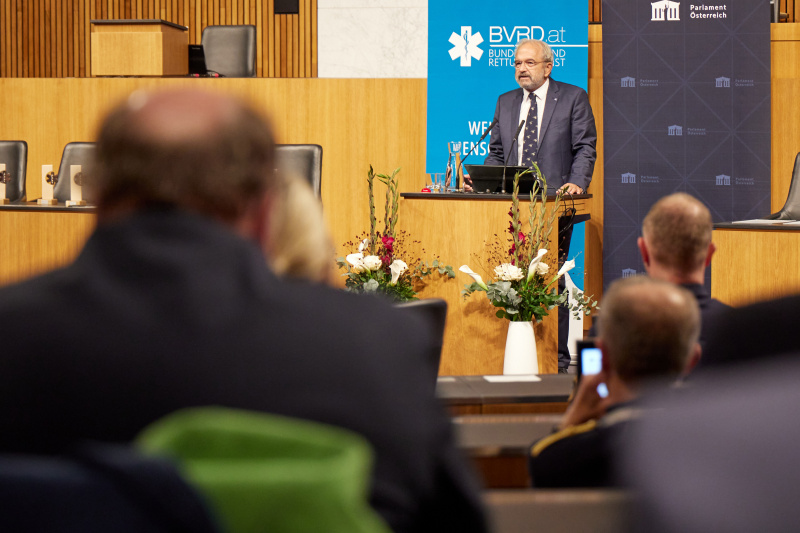 Keynote: „Rettungsdienst 2030“. Helmut Trimmel Österreichische Gesellschaft für Anästhesiologie, Reanimation und Intensivmedizin