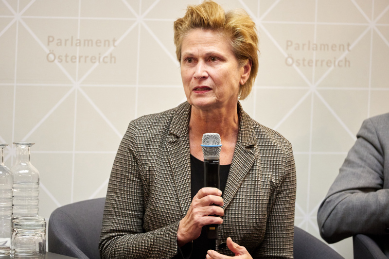 Podiumsdiskussion. Parlamentsvizedirektorin Susanne Janistyn-Novák