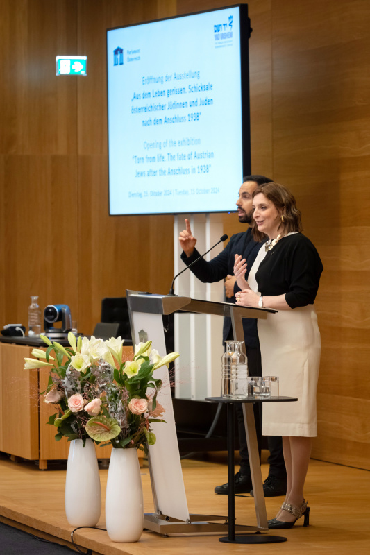 Greetings Rifka Junger