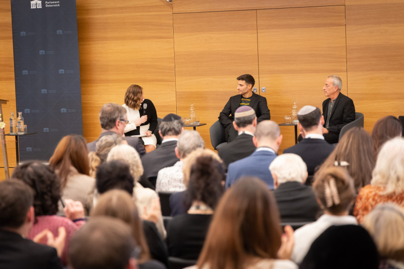 Moderated discussion, from right: Director of Artifacts Department Michael Tal, curator of the exhibition, Tobias Brossmann, great-grandson of the photographer Richard Finali, moderation Rifka Junger
