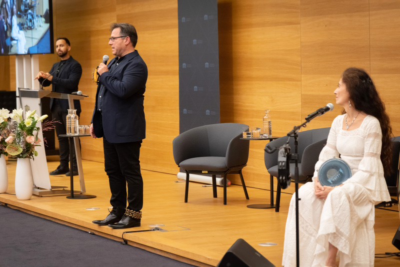 Music: Voice of Peace, Singer: Timna Brauer