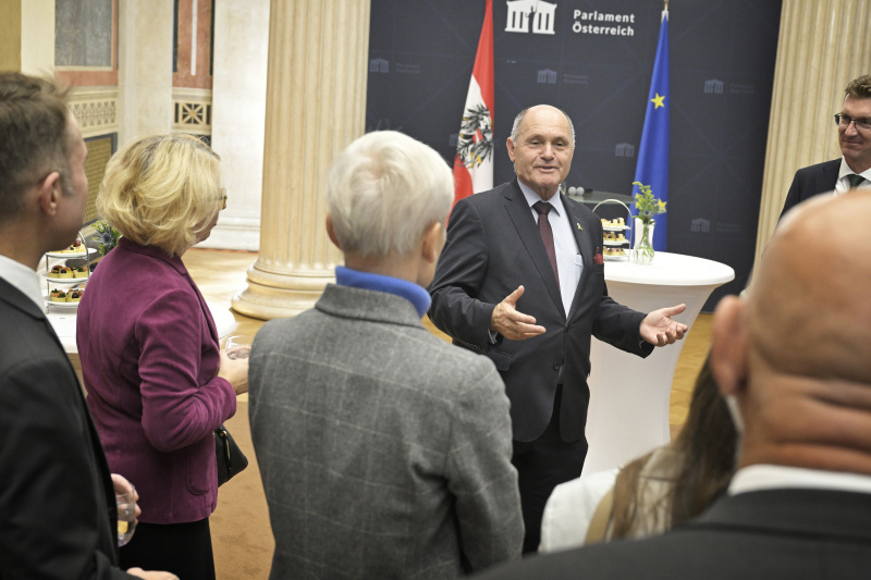 Nationalratspräsident Wolfgang Sobotka (ÖVP) mit Veranstaltungsteilnehmer:innen