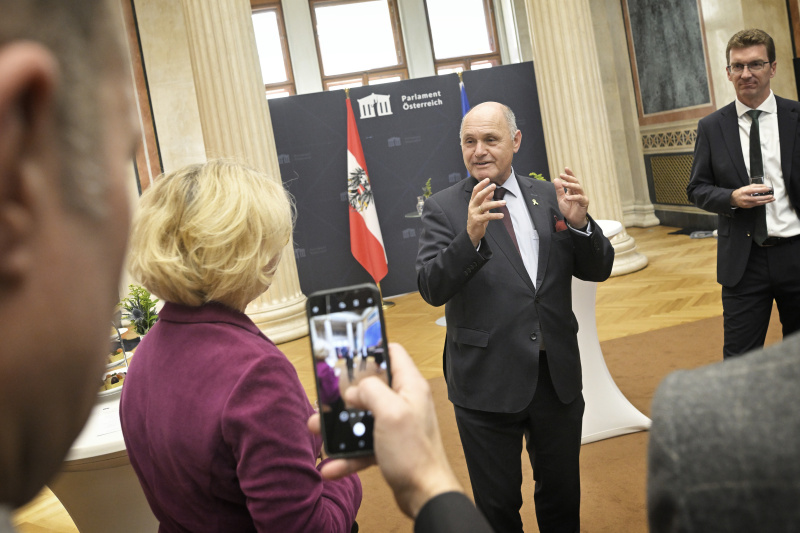 Nationalratspräsident Wolfgang Sobotka (ÖVP) mit Veranstaltungsteilnehmer:innen