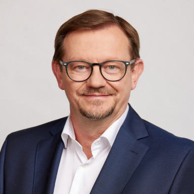 Portraitfoto von Rudolf Silvan