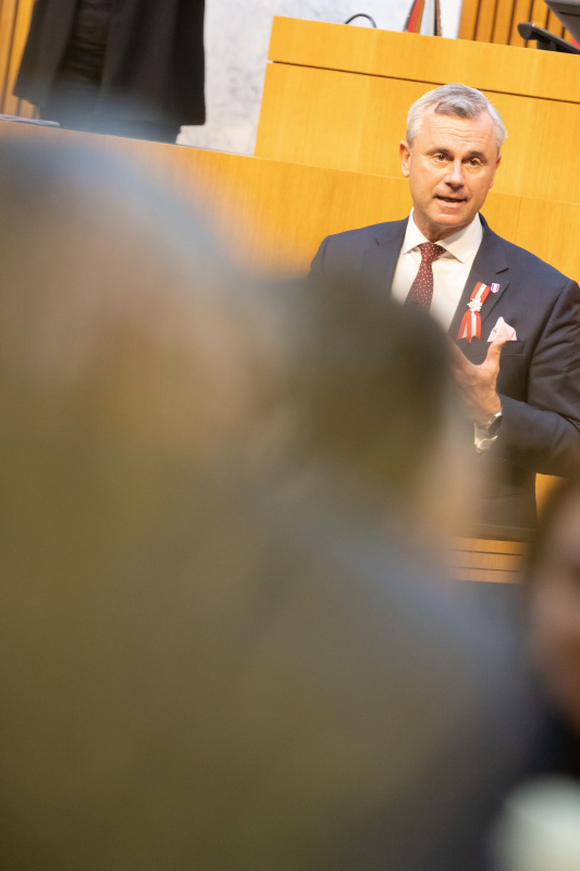 Am Redner:innenpult Dritter Nationalratspräsident Norbert Hofer (FPÖ)
