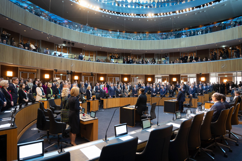 Angelobung. Blick Richtung Sitzungsteilnehmer:innen
