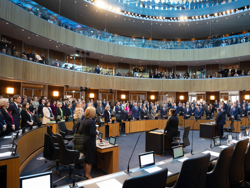 Angelobung. Blick Richtung Sitzungsteilnehmer:innen  