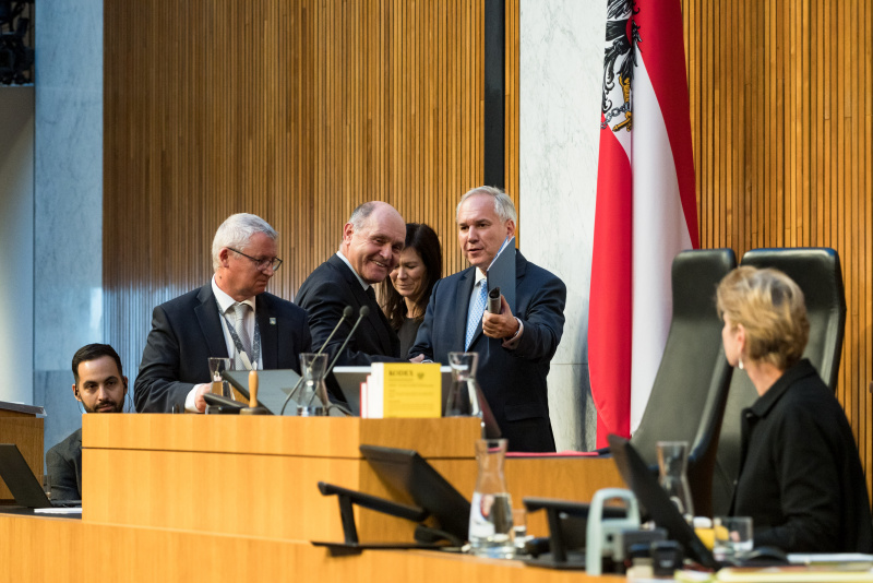 Übergabe Nationalratspräsident a.D. Wolfgang Sobotka (ÖVP) an Nationalratspräsident Walter Rosenkranz (FPÖ)