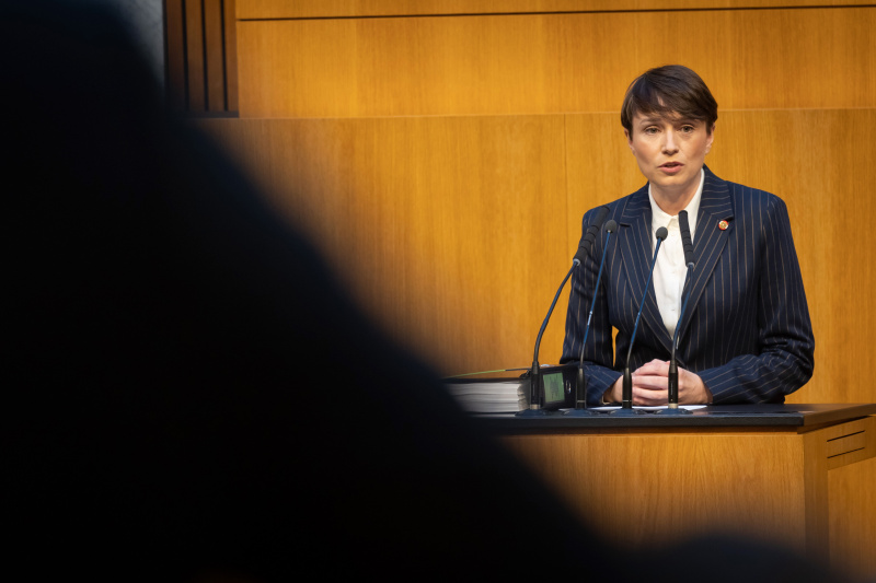 Am Redner:innenpult Klubobfrau Sigrid Maurer (GRÜNE)