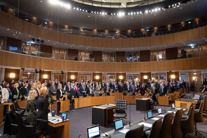 Blick Richtung Sitzungsteilnehmer:innen