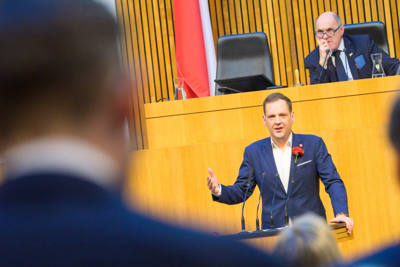Debatte. Am Redner:innenpult: Nationalratsabgeordneter Philip Kucher (SPÖ)