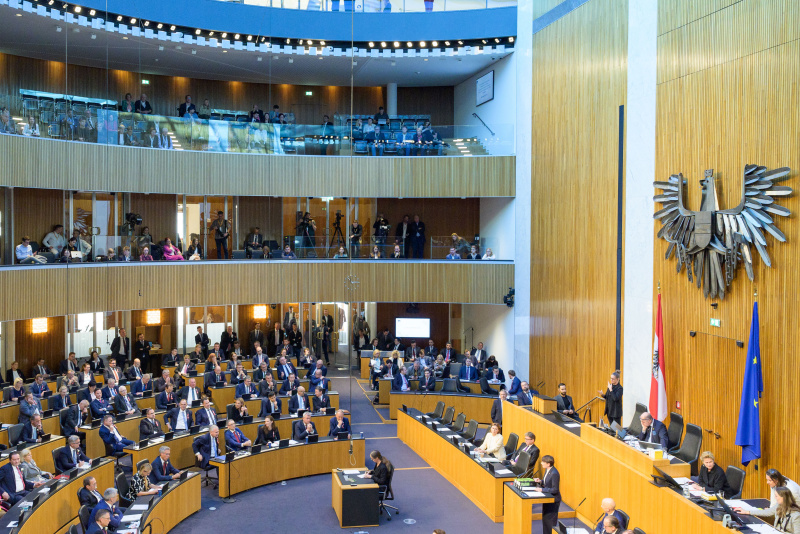 Debatte. Am Redner:innenpult: Klubobfrau Sigrid Maurer (GRÜNE)