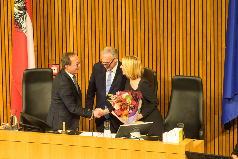 Am Präsidium: von links: Zweiter Nationalratspräsident Peter Peter Haubner (ÖVP), Nationalratspräsident Walter Rosenkranz (FPÖ), Dritte Nationalratspräsidentin Doris Bures (SPÖ)