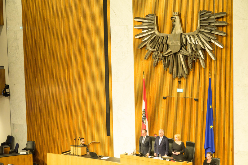 Präsidium von links: Zweiter Nationalratspräsident Peter Peter Haubner (ÖVP), Nationalratspräsident Walter Rosenkranz (FPÖ), Dritte Nationalratspräsidentin Doris Bures (SPÖ)