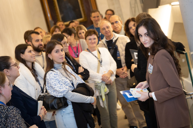 Besucher:innengruppe bei der Führung