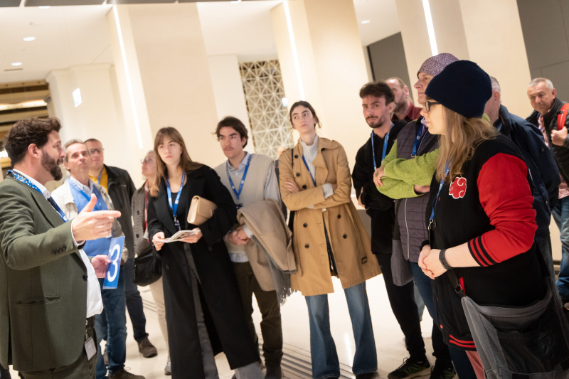 Besucher:innengruppe bei der Führung