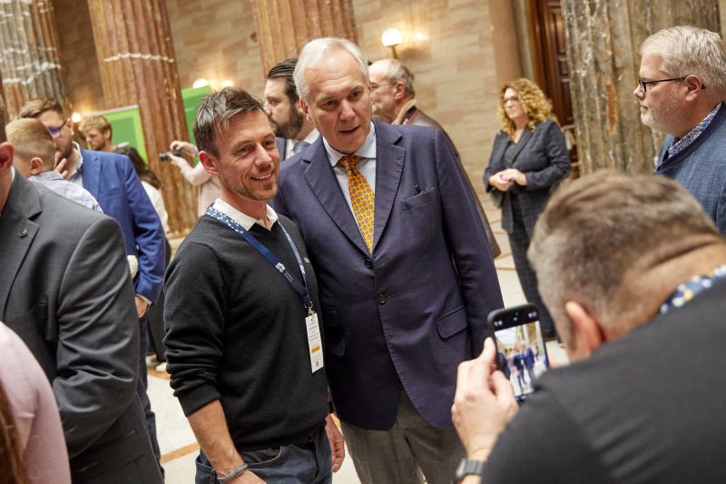 Nationalratspräsident Walter Rosenkranz (FPÖ) begrüßt die Besucher:innen