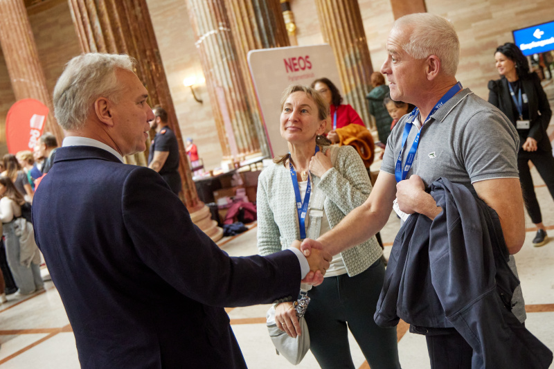 Nationalratspräsident Walter Rosenkranz (FPÖ) begrüßt die Besucher:innen