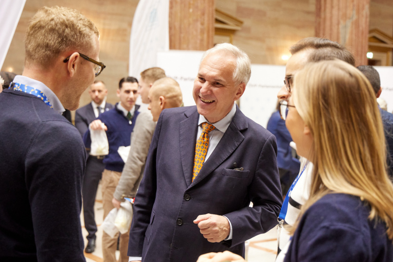 Nationalratspräsident Walter Rosenkranz (FPÖ) begrüßt die Besucher:innen