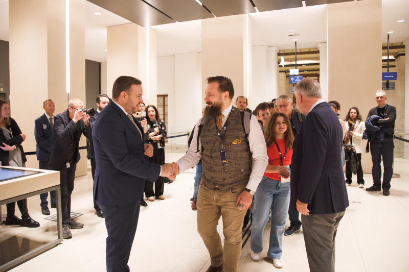 Begrüßung der Besucher:innen. Nationalratspräsident Walter Rosenkranz (FPÖ) (rechts) und Präsident des Bundesrates Franz Ebner (ÖVP) (links)