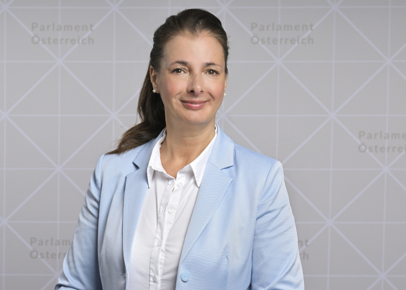 Katayun Pracher-Hilander 