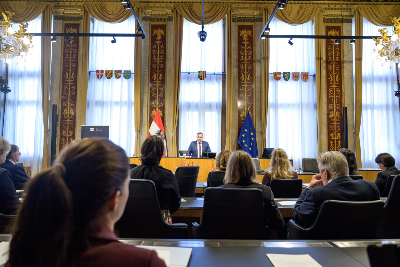 Eröffnungsworte. Bundesratspräsident Franz Ebner (ÖVP)