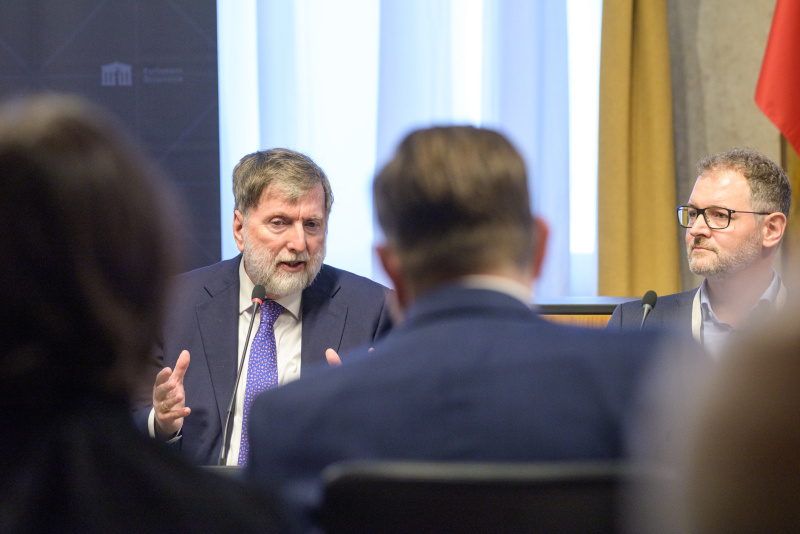 Podiumsdiskussion. Leiter des Kompetenzzentrum für Gerontologie und Gesundheitsforschung, Karl Landsteiner Privatuniversität für Gesundheitswissenschaften Bundesrat Franz Kolland