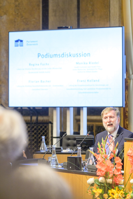 Podiumsdiskussion. Leiter des Kompetenzzentrum für Gerontologie und Gesundheitsforschung, Karl Landsteiner Privatuniversität für Gesundheitswissenschaften Bundesrat Franz Kolland