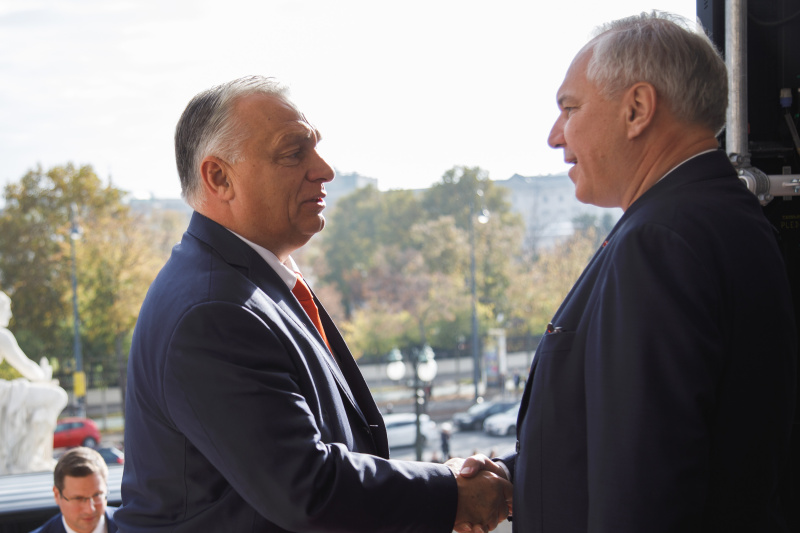 Begrüßung. Von rechts: Nationalratspräsident Walter Rosenkranz (FPÖ), Ministerpräsident Ungarns Viktor Orbán