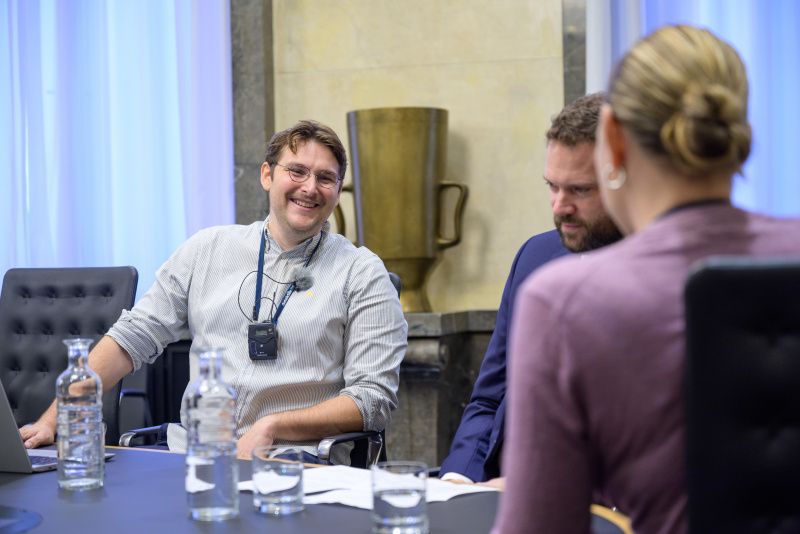 Von links: epicenter.works Policy Advisor Sebastian Kneidinger, Büro für strategische Netz- und Informationssystemsicherheit Leiter Mag. Arno Spiegel