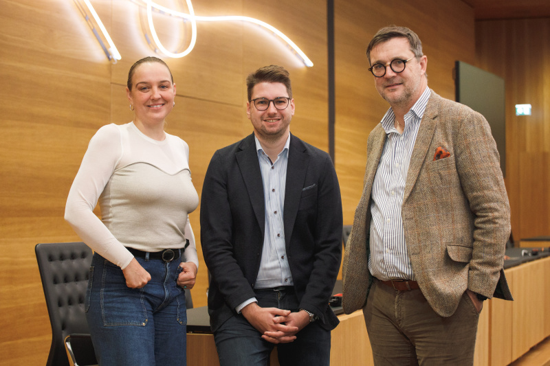 Von links: Podcast Host Tatjana Lukáš, Patrick Reisinger- OEAD, Klaus Steinmaurer - RTR