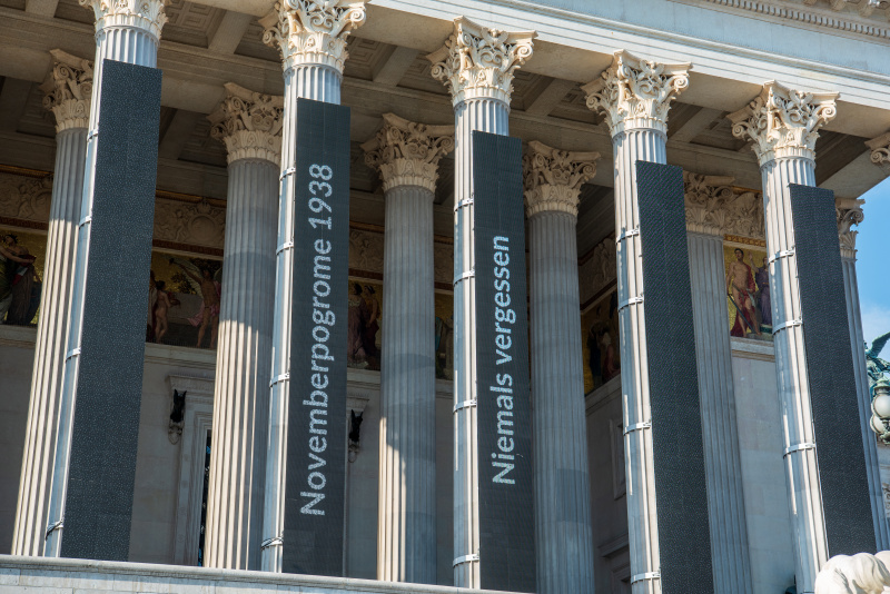 Fassadenbespielung zum Gedenken an die Novemberpogrome