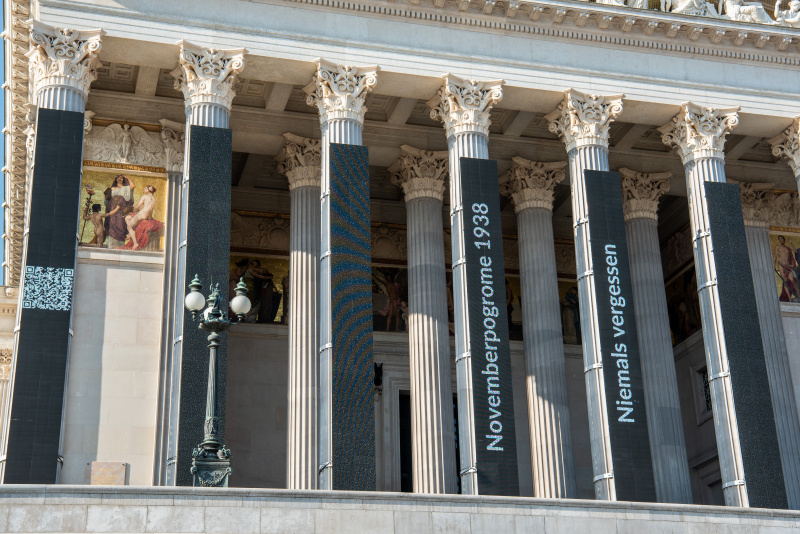 Fassadenbespielung zum Gedenken an die Novemberpogrome
