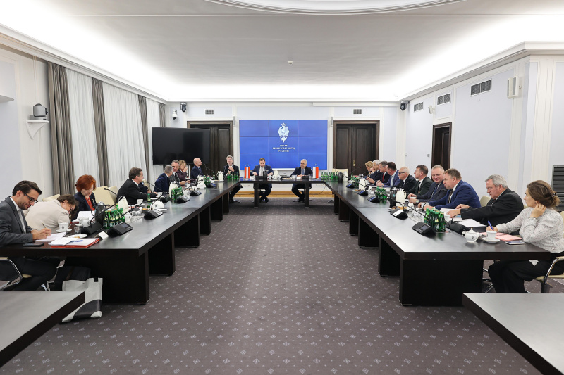 Bundesratspräsident Franz Ebner (ÖVP) (Mitte) während der Aussprache