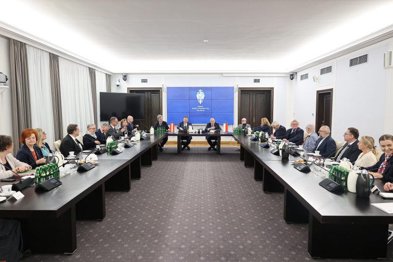 Bundesratspräsident Franz Ebner (ÖVP) (Mitte) während der Aussprache