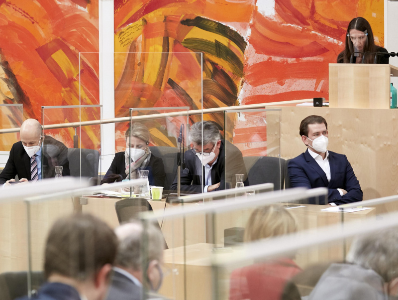 Von rechts: Bundeskanzler Sebastian Kurz (ÖVP), Vizekanzler Werner Kogler (GRÜNE), Integrationsministerin Susanne Raab (ÖVP), Arbeitsministerin Martin Kocher