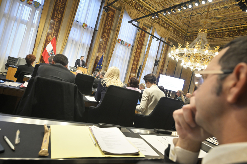 Begrüßung. Bundesratspräsident Franz Ebner (ÖVP). Blick Richtung Veranstaltungsteilnehmer:innen